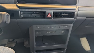 kia_pv5_mittelkonsole.jpg